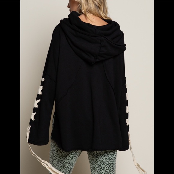 Cute top that can be paired with any pant. - Picture 3 of 4